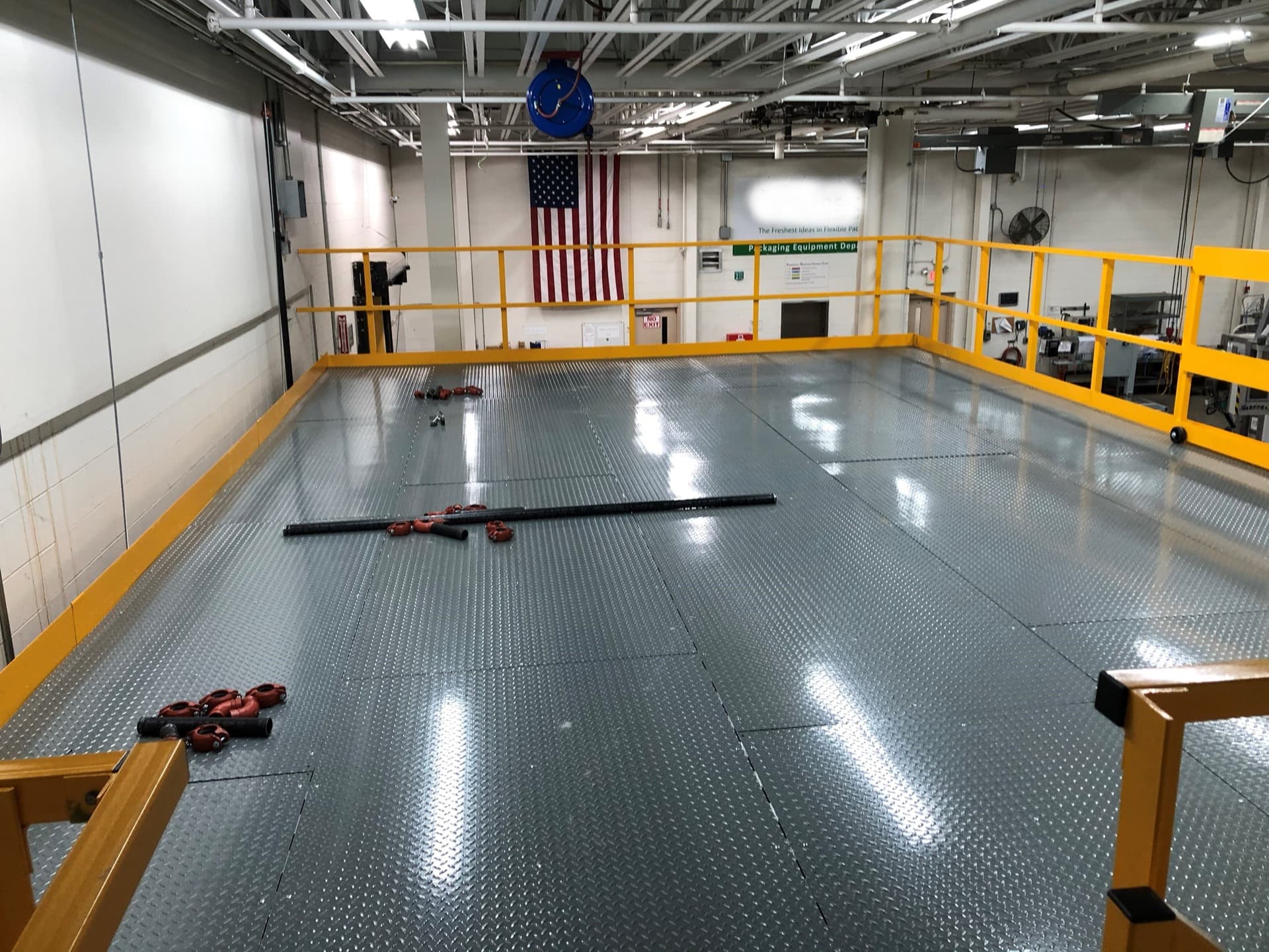 Manufacturing production floor with mezzanine storage solutions